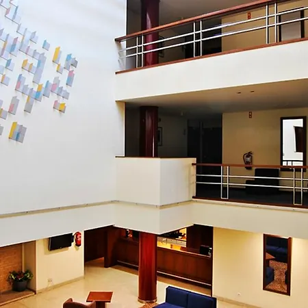 Dos Cavaleiros 호텔 3*